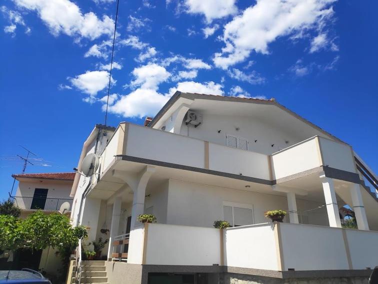 Apartmani Lucica 耶泽拉 外观 照片
