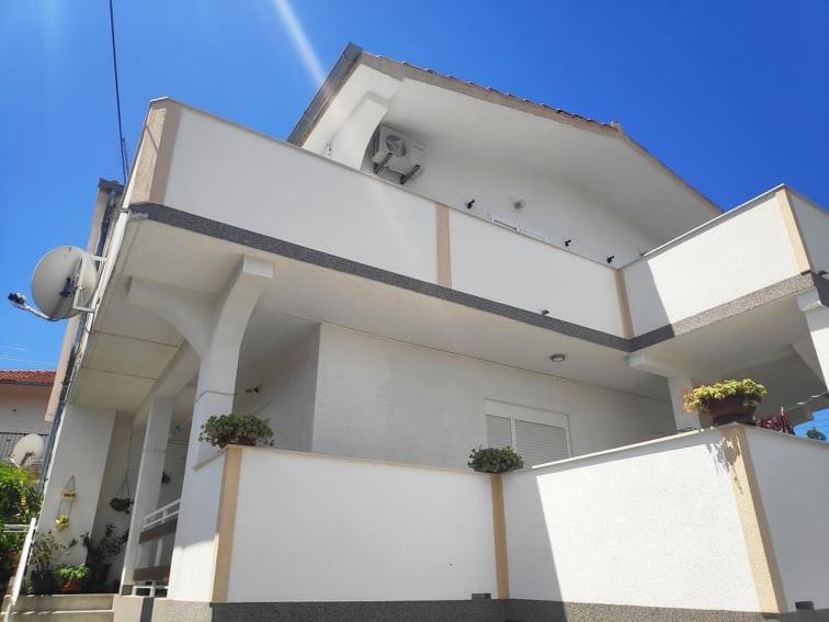 Apartmani Lucica 耶泽拉 外观 照片