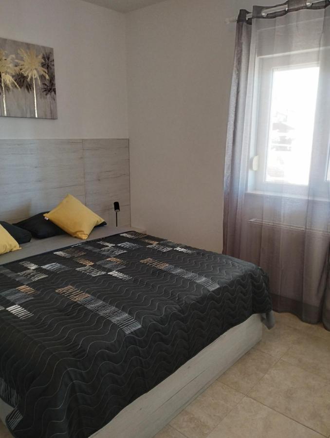 Apartmani Lucica 耶泽拉 外观 照片