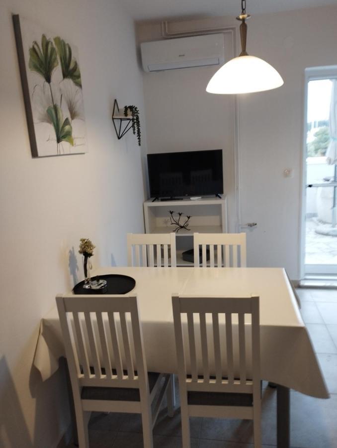 Apartmani Lucica 耶泽拉 外观 照片