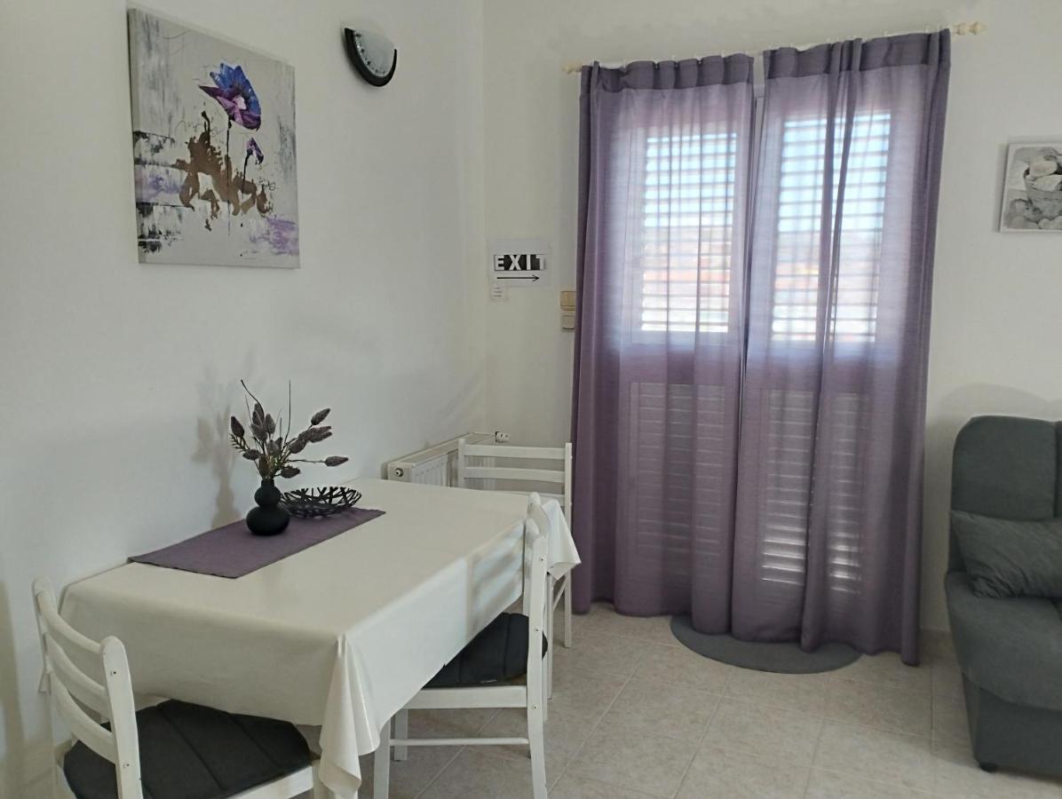 Apartmani Lucica 耶泽拉 外观 照片